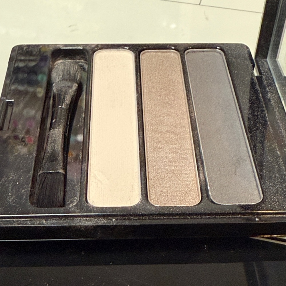 Edward Bess eyeshadow trio palette soft smoke 02 - Picture 3 of 5